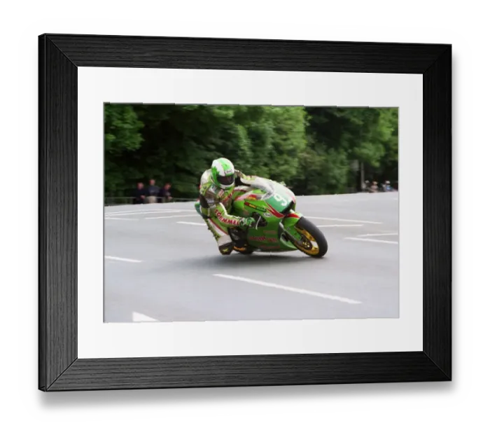 Framed Print : Richard Britton (Sandown Honda) 2000 Lightweight TT Framed Print : Richard Britton (Sandown Honda) 2000 Lightweight TT