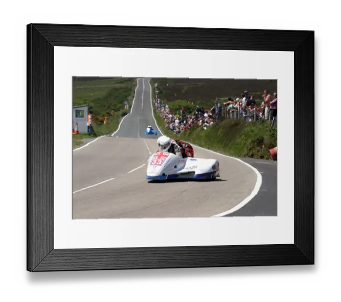 Framed Print : Bryan Pedder & Rod Steadman (Coxon Yamaha) 2007 Sidecar TT
