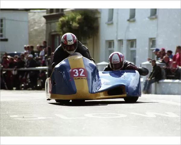 John Potts & Simon Bartrop (J & J Yamaha) 1998 Sidecar TT