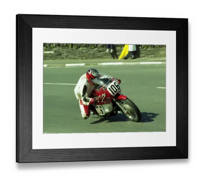 Framed Print : Karl Fox (Suzuki) 2000 Lightweight Classic Manx Grand Prix Framed Print : Karl Fox (Suzuki) 2000 Lightweight Classic Manx Grand Prix