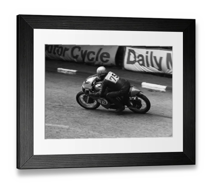 Framed Print : Bill Roberts (Norton) 1966 Senior Manx Grand Prix Framed Print : Bill Roberts (Norton) 1966 Senior Manx Grand Prix