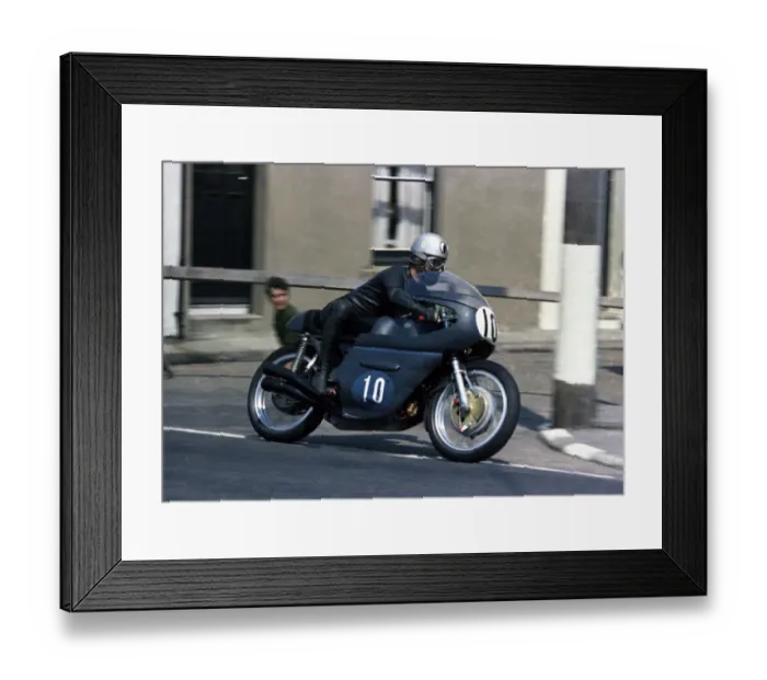 Framed Print : Renzo Pasolini (Benelli) 1967 Junior TT Framed Print : Renzo Pasolini (Benelli) 1967 Junior TT