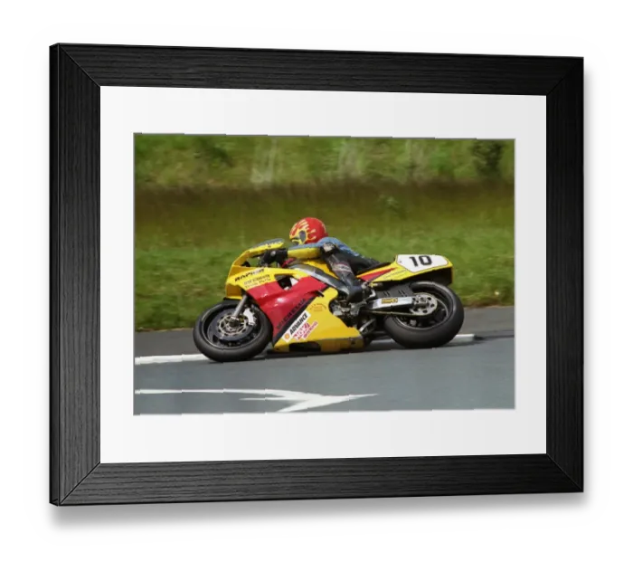 Framed Print : Dave Leach (Yamaha) 1995 Senior TT Framed Print : Dave Leach (Yamaha) 1995 Senior TT