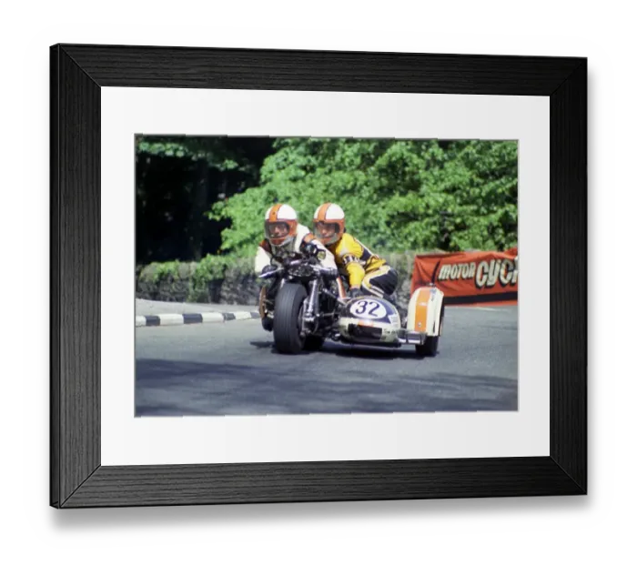 Framed Print : Mac Hobson & Stuart Collins (Hamilton Yamaha) 1974 500 Sidecar TT Framed Print : Mac Hobson & Stuart Collins (Hamilton Yamaha) 1974 500 Sidecar TT