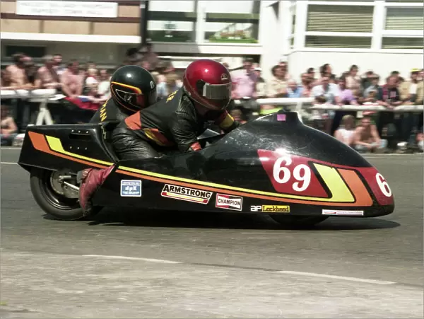 Colin Hopper & Keith Newman (CWH Armstrong) 1985 Sidecar TT