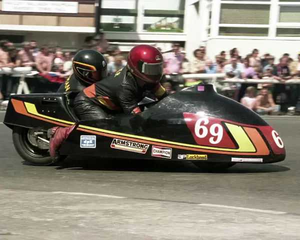 Colin Hopper & Keith Newman (CWH Armstrong) 1985 Sidecar TT