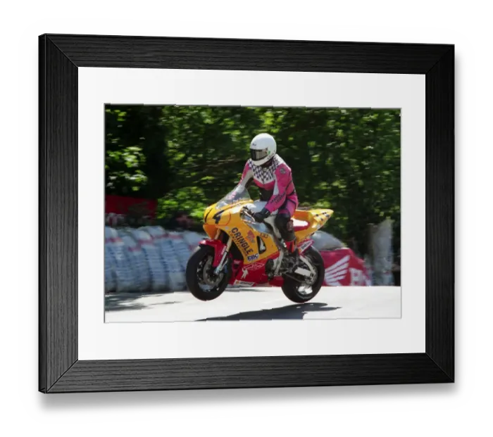 Framed Print : Paul Hunt (Yamaha) 1998 Senior TT Framed Print : Paul Hunt (Yamaha) 1998 Senior TT