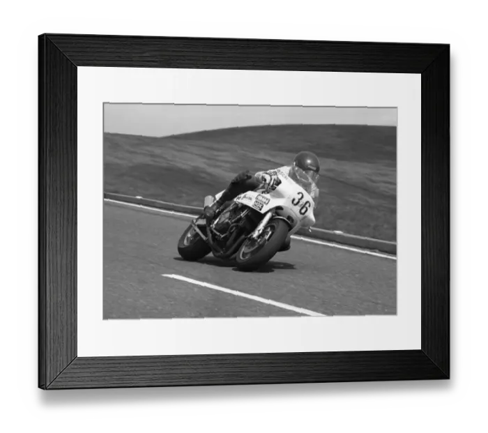 Framed Print : Tony Moran (Yamaha) 1986 Senior TT Framed Print : Tony Moran (Yamaha) 1986 Senior TT