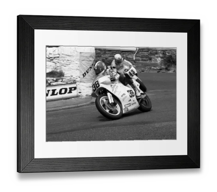 Framed Print : Tony Head (Honda) 1986 Senior TT Framed Print : Tony Head (Honda) 1986 Senior TT