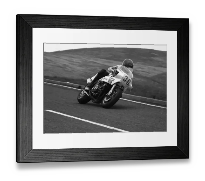 Framed Print : Tony Moran (Yamaha) 1986 Senior TT Framed Print : Tony Moran (Yamaha) 1986 Senior TT
