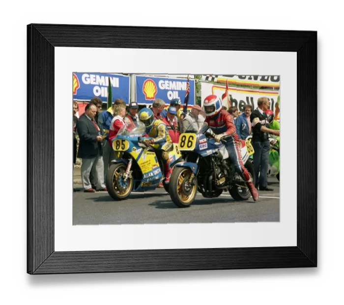 Framed Print : Dave Woolams (Suzuki) and Mick Hunt (Yamaha) 1988 Senior TT Framed Print : Dave Woolams (Suzuki) and Mick Hunt (Yamaha) 1988 Senior TT