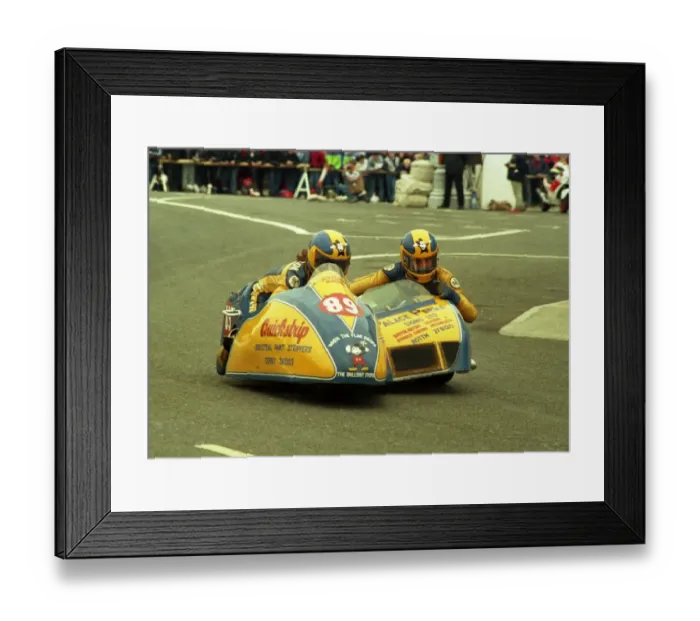 Framed Print : John Stephenson & Doug Rose (Derbyshire Yamaha) 1988 Sidecar TT Framed Print : John Stephenson & Doug Rose (Derbyshire Yamaha) 1988 Sidecar TT