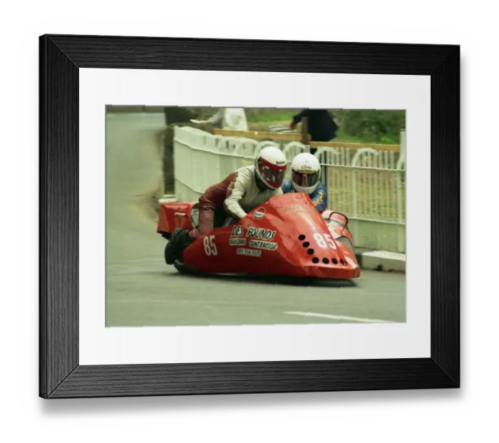 Framed Print : Des Founds & Gary Irlam (Yamaha) 1988 Sidecar TT Framed Print : Des Founds & Gary Irlam (Yamaha) 1988 Sidecar TT