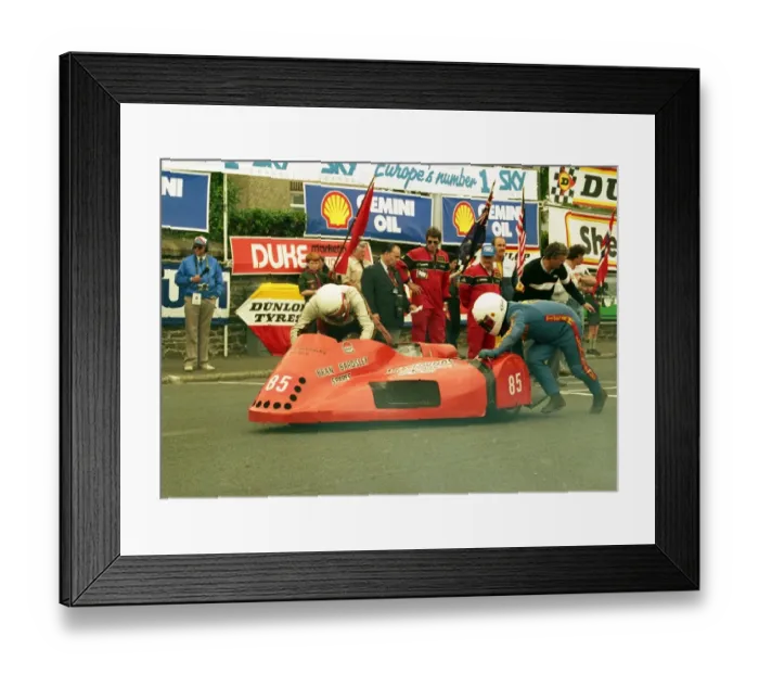 Framed Print : Des Founds & Gary Irlam (Yamaha) 1988 Sidecar TT Framed Print : Des Founds & Gary Irlam (Yamaha) 1988 Sidecar TT