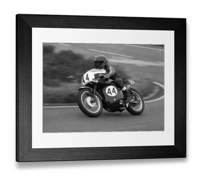 Framed Print : Andy Reynolds (Velocette) 1985 Senior classic Manx Grand Prix