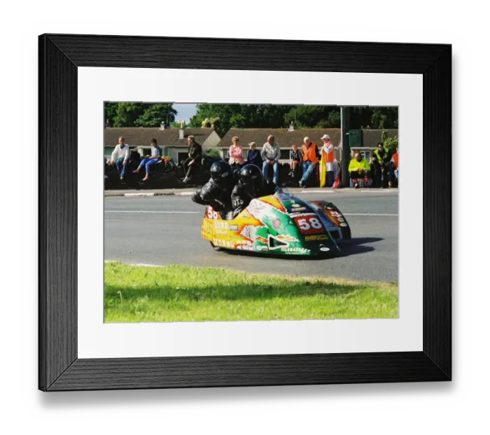 Framed Print : Peter Farrelly & Aaron Galligan (Ireson Yamaha) 2004 Sidecar TT Framed Print : Peter Farrelly & Aaron Galligan (Ireson Yamaha) 2004 Sidecar TT