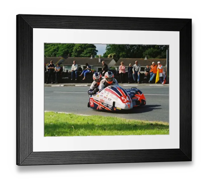 Framed Print : Mark Halliday & Mark Holland (Baker Kawasaki) 2004 Sidecar TT Framed Print : Mark Halliday & Mark Holland (Baker Kawasaki) 2004 Sidecar TT