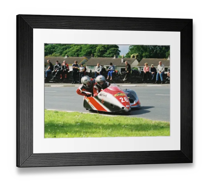 Framed Print : Howard Baker & Nigel Barlow (Shelbourne Yamaha) 2004 Sidecar TT Framed Print : Howard Baker & Nigel Barlow (Shelbourne Yamaha) 2004 Sidecar TT