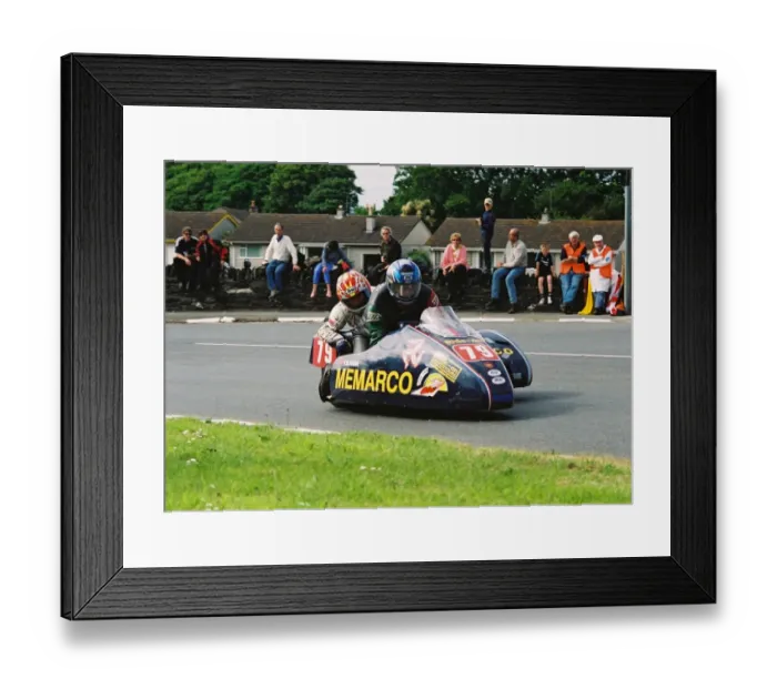 Framed Print : Martin Vollebregt & Christine Blunck (Windle Yamaha) 2004 Sidecar TT Framed Print : Martin Vollebregt & Christine Blunck (Windle Yamaha) 2004 Sidecar TT