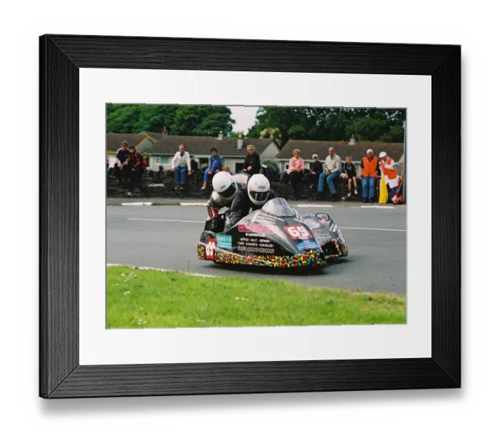 Framed Print : John Saunders & Colin Smith (MR Equipe Yamaha) 2004 Sidecar TT Framed Print : John Saunders & Colin Smith (MR Equipe Yamaha) 2004 Sidecar TT