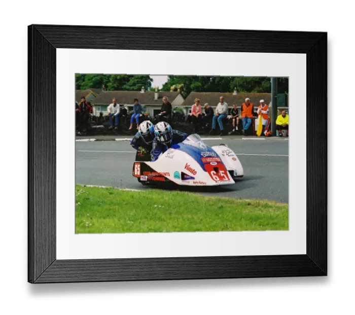 Framed Print : Nigel Smith & Chris Lake (Ireson Kawasaki) 2004 Sidecar TT Framed Print : Nigel Smith & Chris Lake (Ireson Kawasaki) 2004 Sidecar TT
