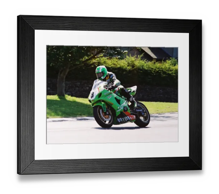 Framed Print : Richard Britton (Suzuki) 2004 Formula One TT Framed Print : Richard Britton (Suzuki) 2004 Formula One TT