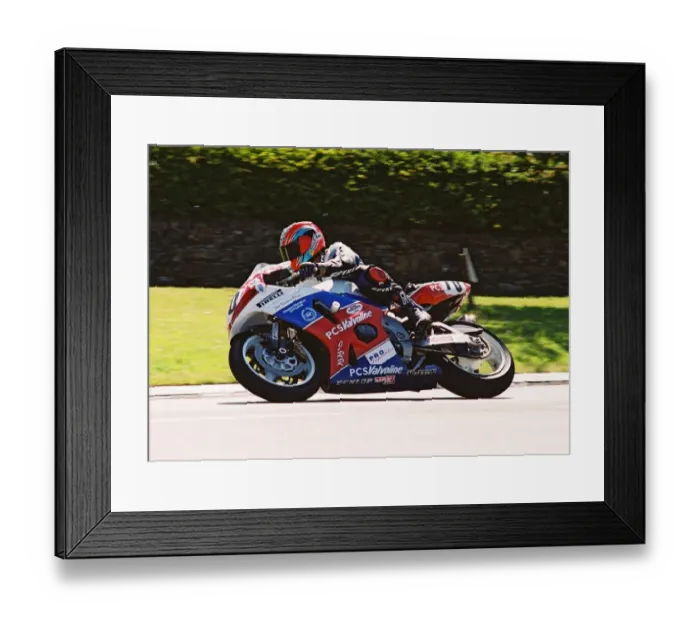 Framed Print : Roger Meads (Yamaha) 2004 Formula One TT Framed Print : Roger Meads (Yamaha) 2004 Formula One TT