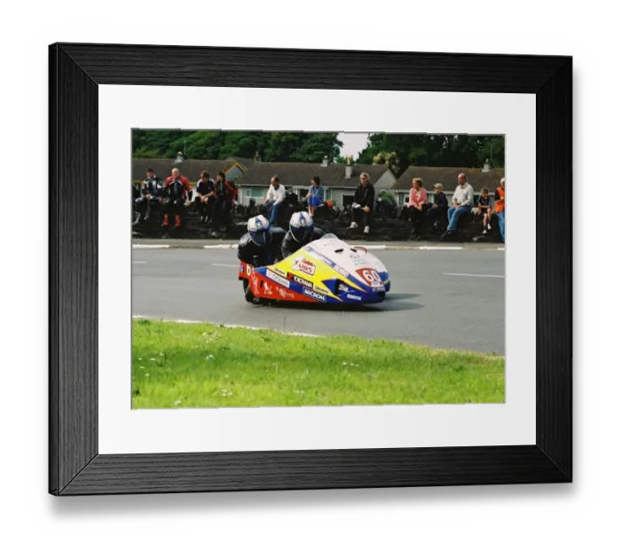 Framed Print : Michael Stewart & Andrew Baxter (Windle Yamaha) 2004 Sidecar TT Framed Print : Michael Stewart & Andrew Baxter (Windle Yamaha) 2004 Sidecar TT