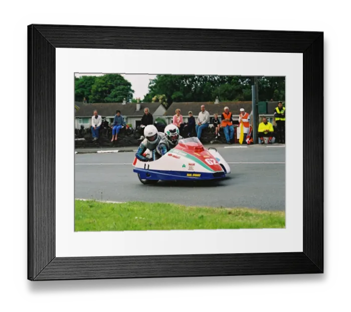 Framed Print : Steve Sinnott & Dave Corlett (Molyneux Kawasaki) 2004 Sidecar TT Framed Print : Steve Sinnott & Dave Corlett (Molyneux Kawasaki) 2004 Sidecar TT