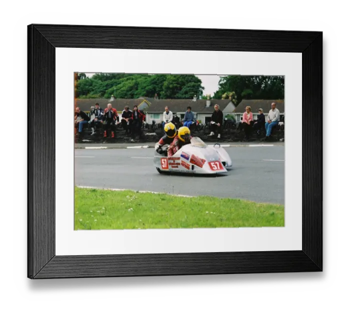 Framed Print : Barry Sloper & Mark Fitzgerald (Ireson Yamaha) 2004 Sidecar TT Framed Print : Barry Sloper & Mark Fitzgerald (Ireson Yamaha) 2004 Sidecar TT