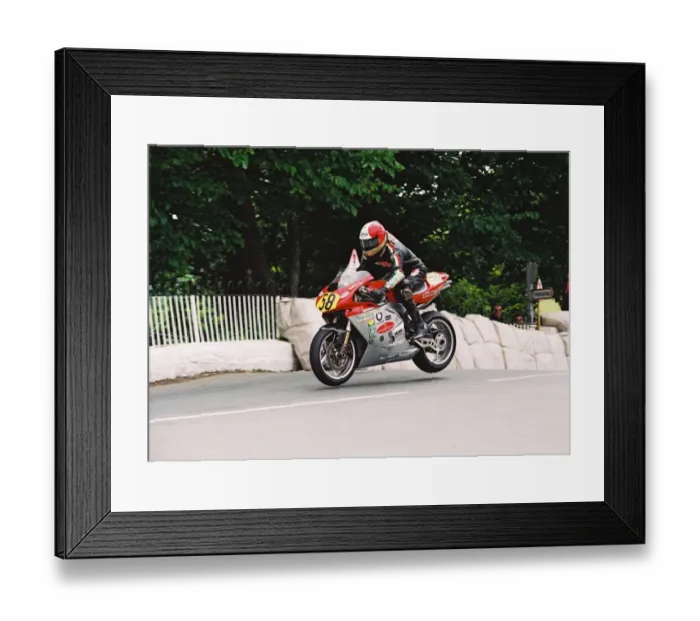 Framed Print : Umberto Rumiano (MV) 2004 Senior TT Framed Print : Umberto Rumiano (MV) 2004 Senior TT