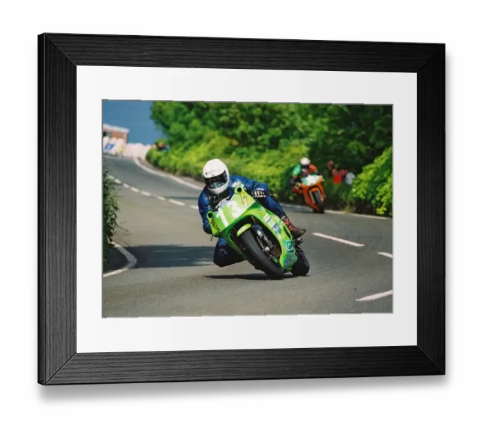 Framed Print : Alan Chamley (Kawasaki) 2004 Lightweight 400 TT