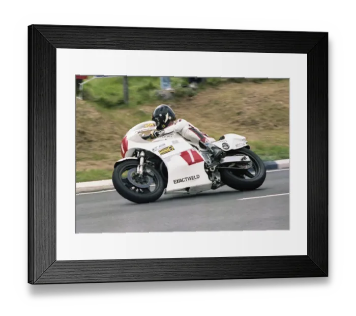 Framed Print : Dave Hiscock (Suzuki) 1983 Formula One TT