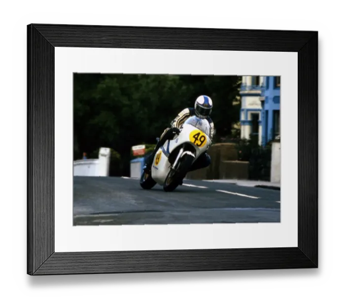 Framed Print : Nick Jefferies (Suzuki), winning the 1983 Senior Manx Framed Print : Nick Jefferies (Suzuki), winning the 1983 Senior Manx