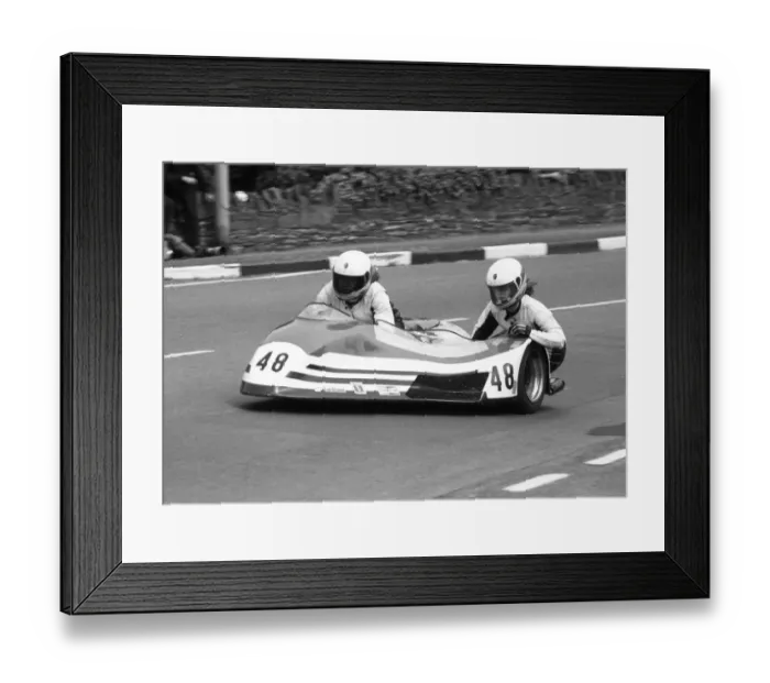 Framed Print : Lionel Fantom & Amanda Fantom (Yamaha) 1985 Sidecar TT Framed Print : Lionel Fantom & Amanda Fantom (Yamaha) 1985 Sidecar TT