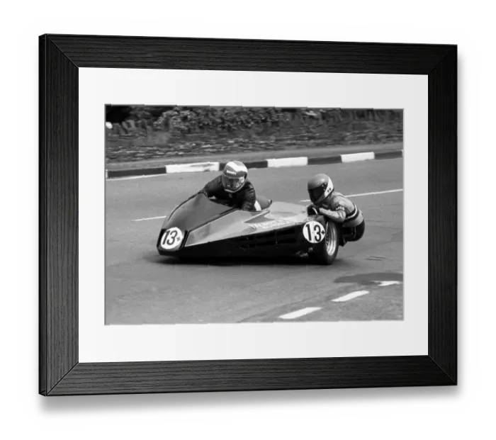 Framed Print : Bryan Hargreaves & John Hennigan (Kawasaki) 1985 Sidecar TT Framed Print : Bryan Hargreaves & John Hennigan (Kawasaki) 1985 Sidecar TT