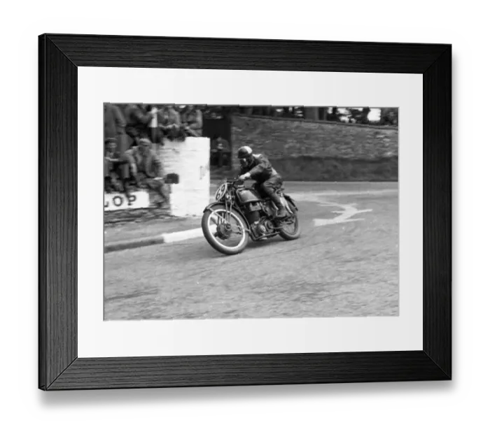 Framed Print : Peter Goodman (Velocette) 1947 Senior TT Framed Print : Peter Goodman (Velocette) 1947 Senior TT