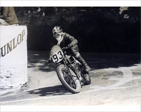 Les Archer jnr (Velocette) 1950 Junior TT