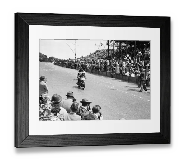 Framed Print : Geoff Duke and Artie Bell (Norton) 1950 Senior TT Framed Print : Geoff Duke and Artie Bell (Norton) 1950 Senior TT