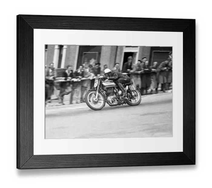Framed Print : Harry Hinton snr (Norton) 1950 Senior TT Framed Print : Harry Hinton snr (Norton) 1950 Senior TT