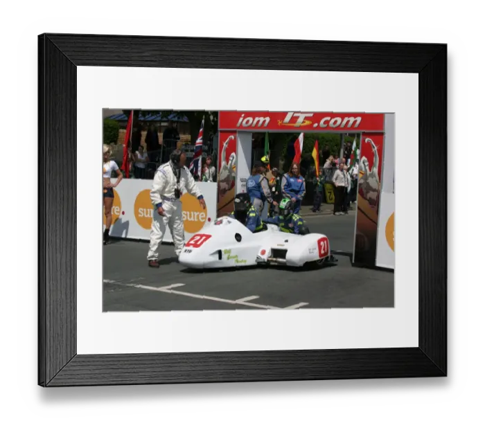 Framed Print : Bill Currie & Robert Biggs (LCR Yamaha) 2009 Sidecar TT Framed Print : Bill Currie & Robert Biggs (LCR Yamaha) 2009 Sidecar TT