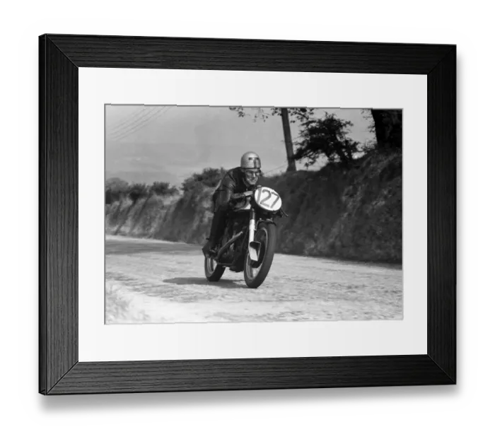 Framed Print : Tom Thorp (Norton) 1959 Junior Manx Grand Prix