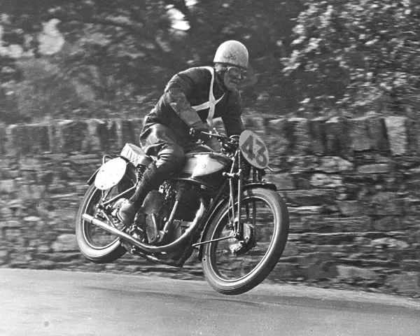 J H Crasher White (Norton) 1934 Senior Manx Grand Prix