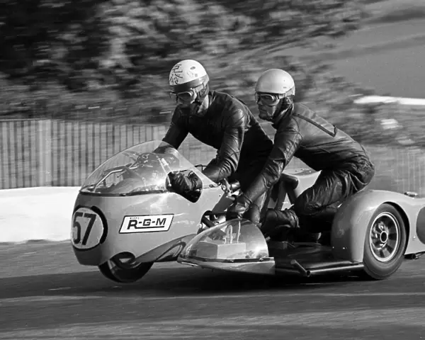 Arthur Teasdale & Nick Boret (RGM Triumph) 1969 750 Sidecar TT