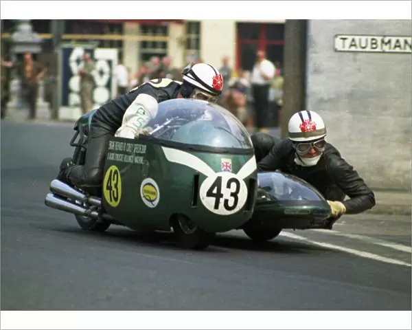 Adrian Swindells & D Bayer (Curley Atlas) 1970 750 Sidecar TT