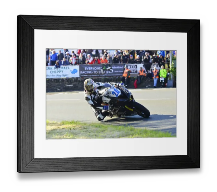 Framed Print : Steve Mercer (Triumph) 2015 Supersport TT