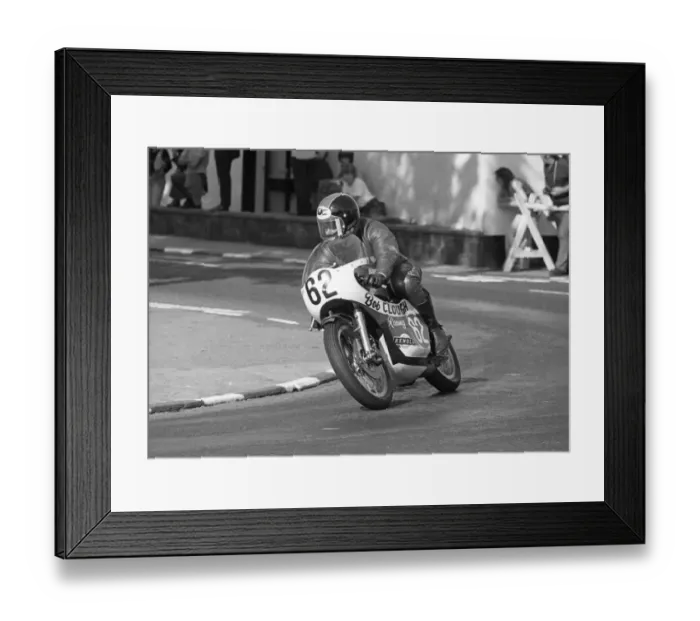 Framed Print : Bob Clough (Poco Maxton Yamaha) 1975 Lightweight Manx Grand Prix Framed Print : Bob Clough (Poco Maxton Yamaha) 1975 Lightweight Manx Grand Prix