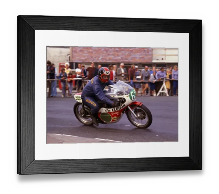 Framed Print : Bob Clough (Poco Maxton Yamaha) 1975 Lightweight Manx Grand Prix Framed Print : Bob Clough (Poco Maxton Yamaha) 1975 Lightweight Manx Grand Prix