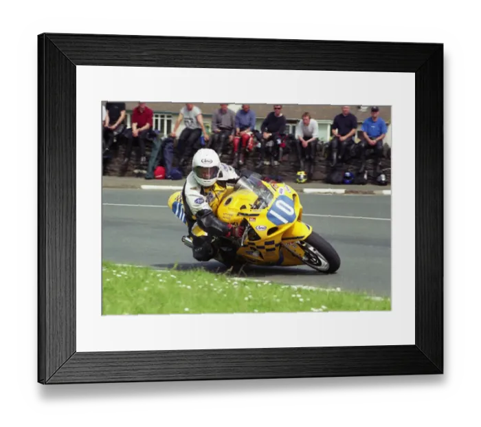 Framed Print : Nigel Davies (Suzuki) 2002 Junior 600 TT Framed Print : Nigel Davies (Suzuki) 2002 Junior 600 TT