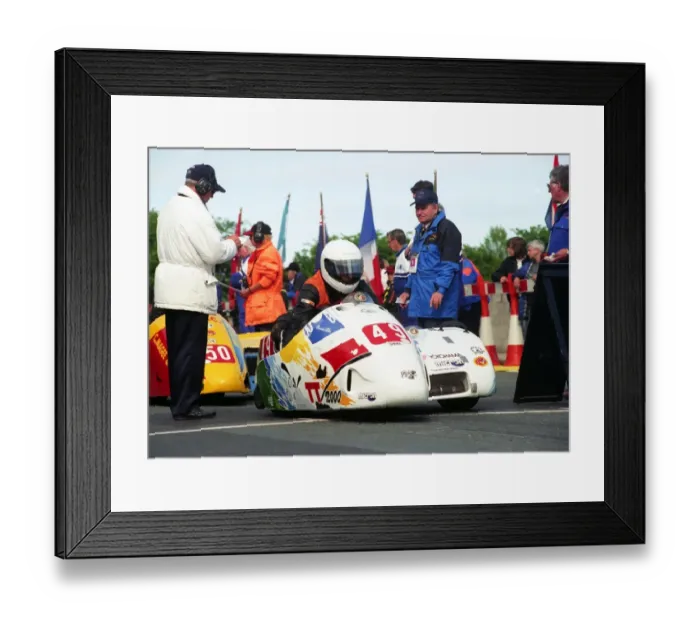 Framed Print : Claude Montagnier & Gerard Midrouet (Kawasaki Windle) 2000 Sidecar TT Framed Print : Claude Montagnier & Gerard Midrouet (Kawasaki Windle) 2000 Sidecar TT